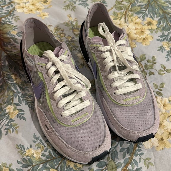 Women’s Nike Waffle One - Picture 4 of 4